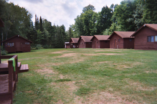 cabins (69k image)